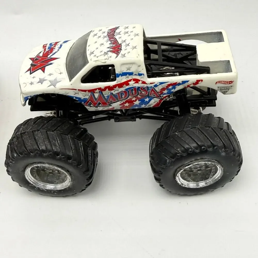 Lot of 9 Hot Wheels Monster Jam Monster Trucks Grave Digger Medusa 1:64 Die Cast